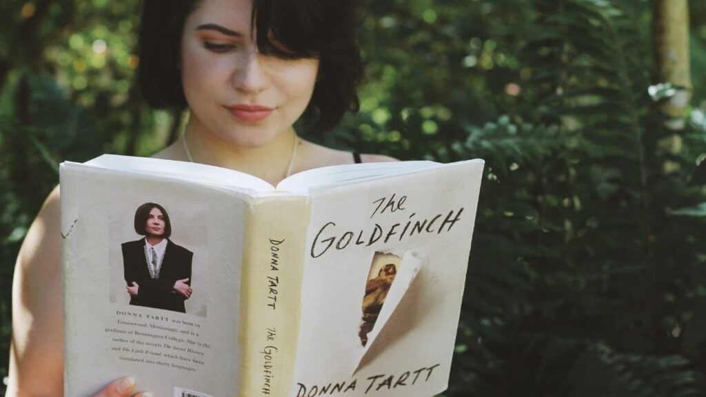 The Goldfinch by Donna Tartt Cover image