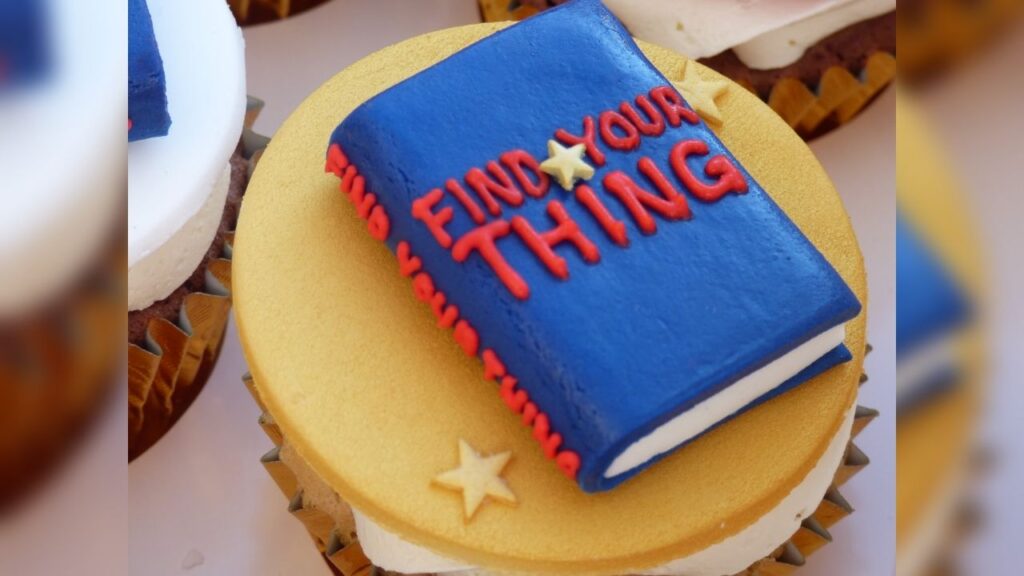 book themed cake